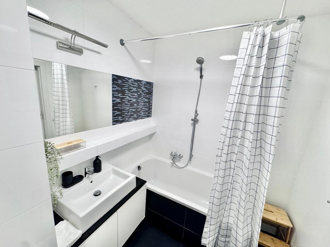 Apartamento C- Home4u - With A View Close To Aquapark, Parking In Secured Area